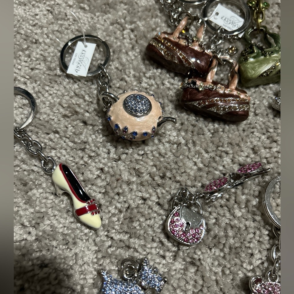 Alexander Kalifano Lot Of Key Chains And Pendants (22) Swarovski crystals